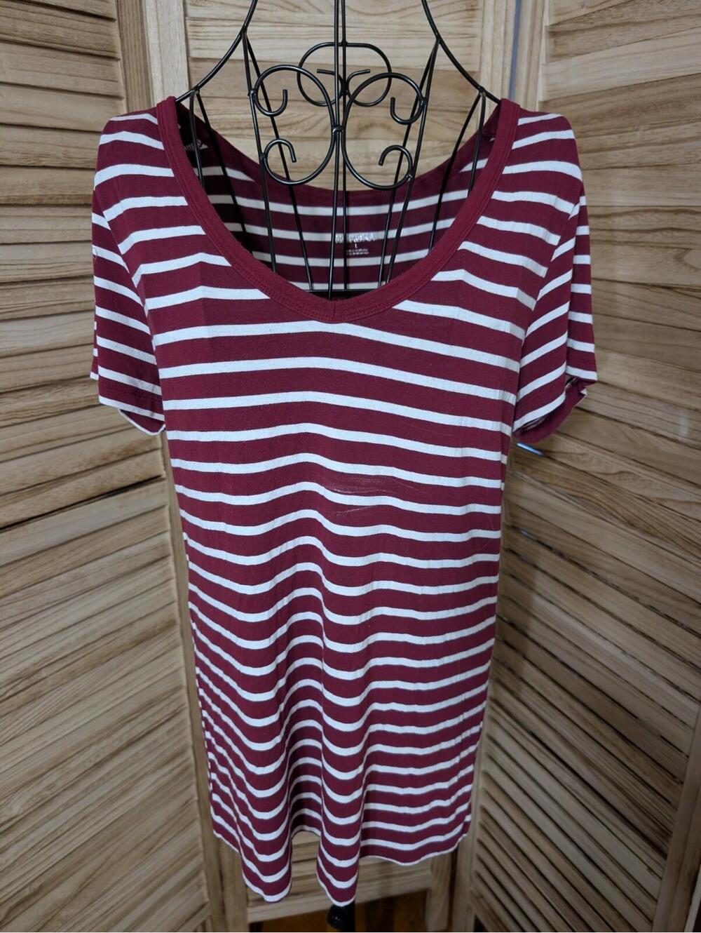 Merona The Ultimate Tee Women's  Burgundy White Striped T-Shirt Size Large